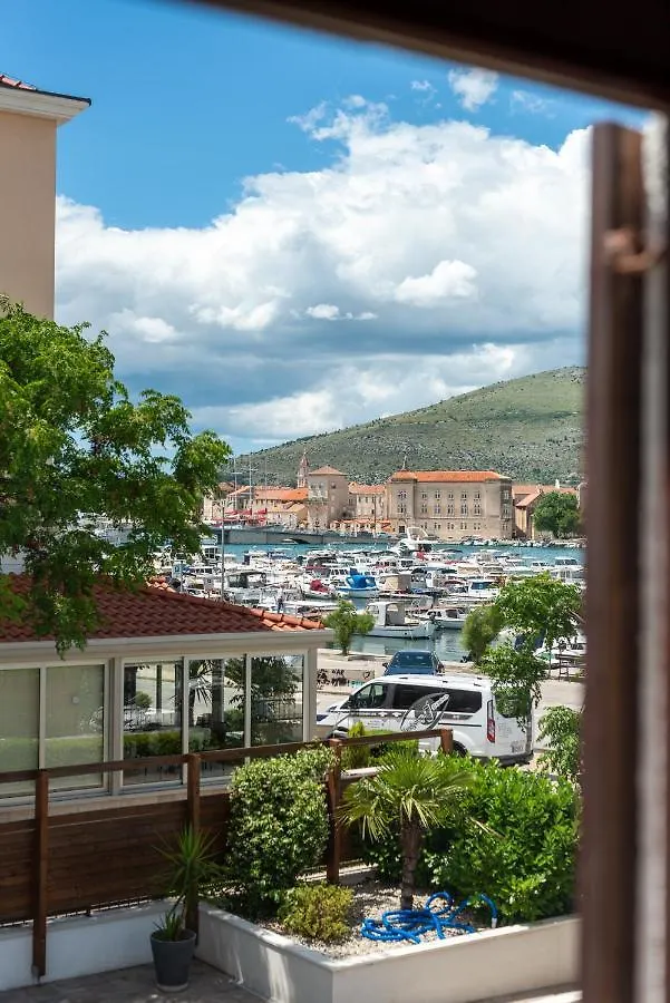 Apartments Bozan Trogir 0*,