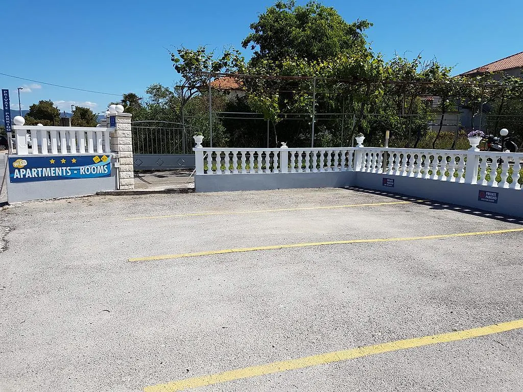 Apartments Bozan Trogir